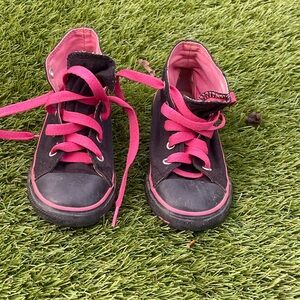 Kids Black and Pink converse
